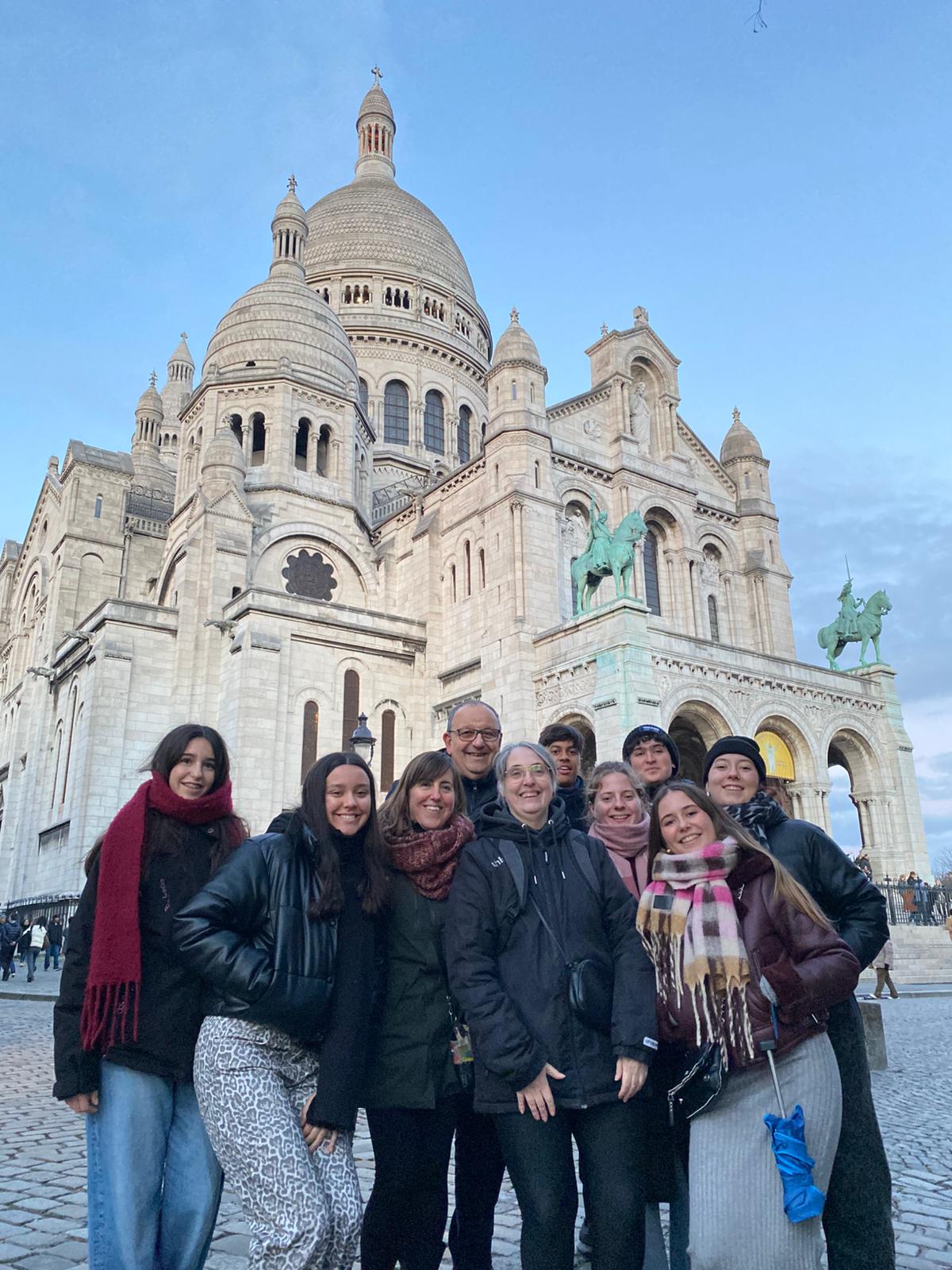 Batxilergoko ikasle eta irakasleak Parisen